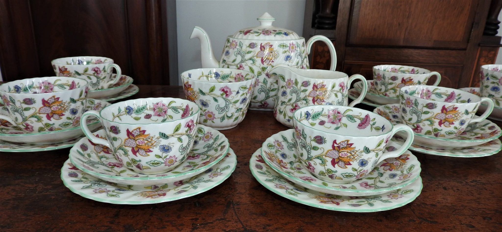 A 25 Piece Minton TeaSet - 